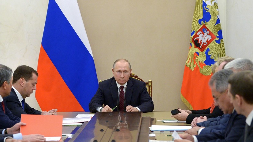 Путин обсудил с членами Совбеза российско-британские отношения
