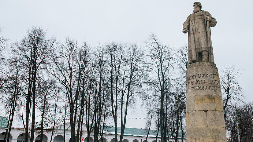 Много рыбы кострома ивана сусанина. Сусанин памятник Кострома. Памятник Ивану Сусанину в Костроме.