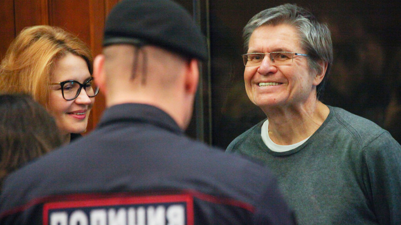 Улюкаев в тюрьме занимается йогой