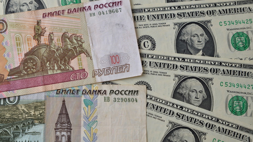 Рубль растёт к доллару