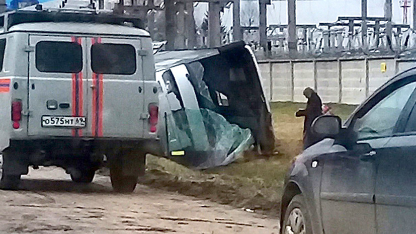 При опрокидывании автобуса в Тверской области погибла женщина