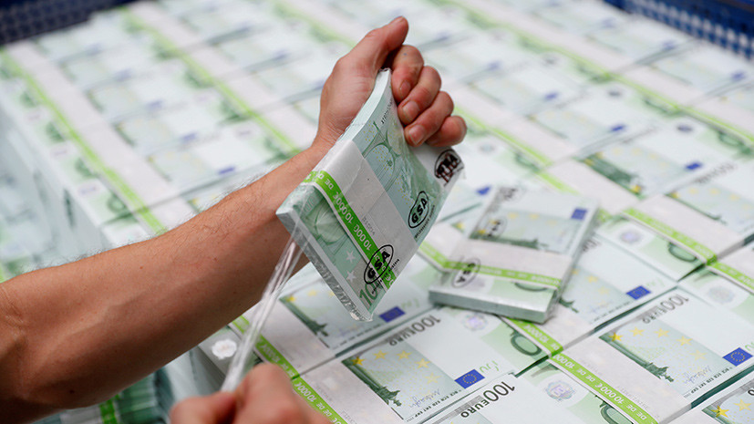 Курс евро опустился ниже 75 рублей