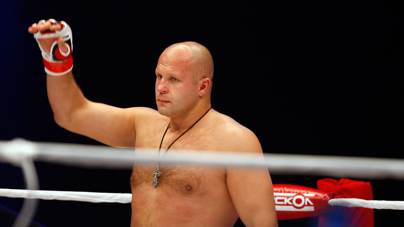 Емельяненко одержал победу нокаутом в бое с Миром на турнире Bellator в США