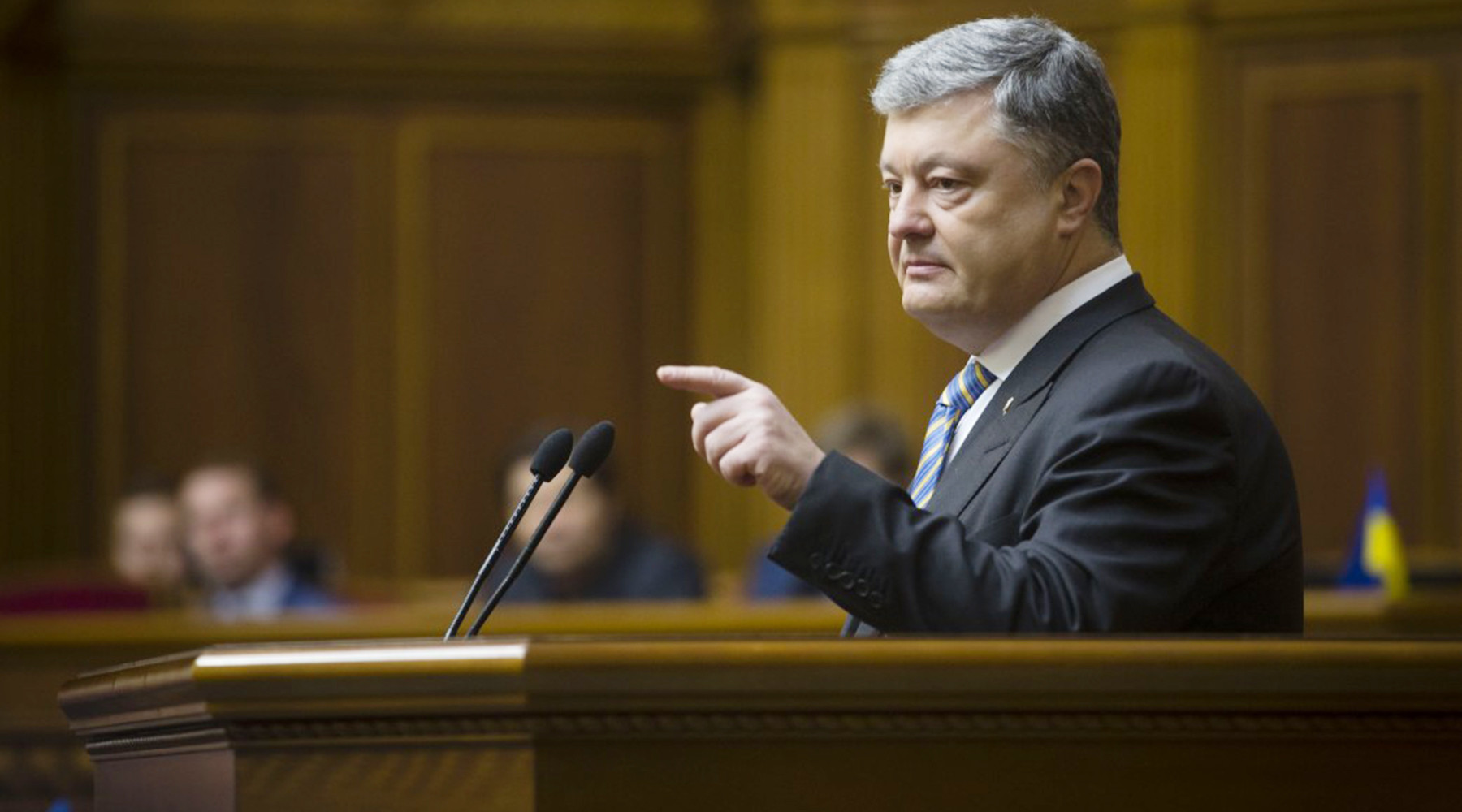 «Только не ищите логики»: в России прокомментировали предложение Порошенко лишать крымчан украинского гражданства (ФОТО)