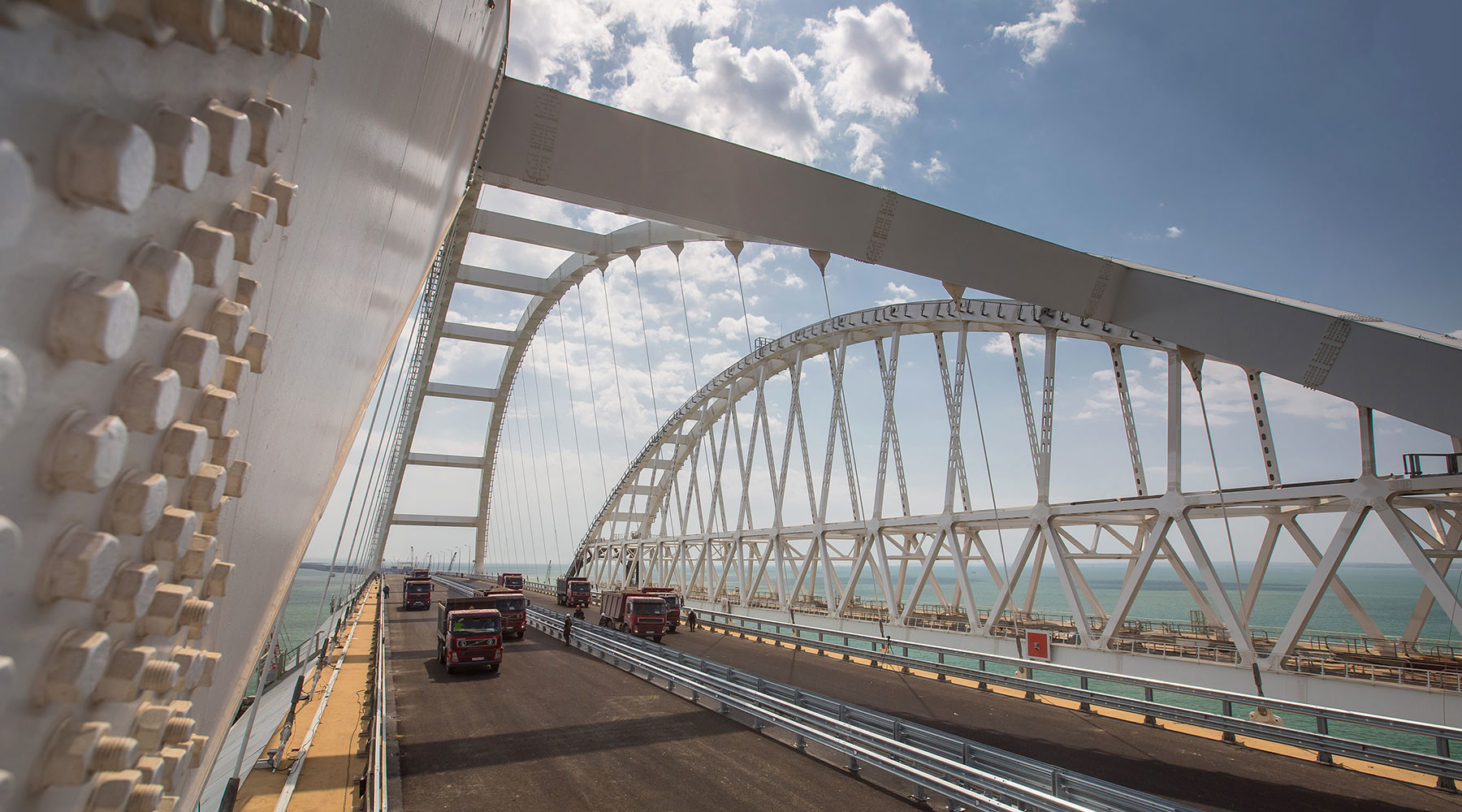 Автодорожную часть Крымского моста проверили на прочность
