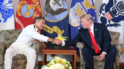 Президент США Дональд Трамп и адмирал Гарри Харрис