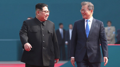 Глава КНДР Ким Чен Ын и президент Южной Кореи Мун Чжэ Ин