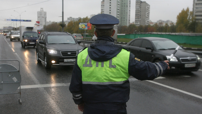 Движение на юге МКАД ограничено из-за ДТП с участием трёх автомобилей и автобуса