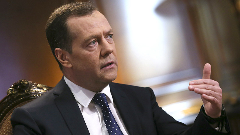 Медведев поздравил жителей России с Праздником Весны и Труда