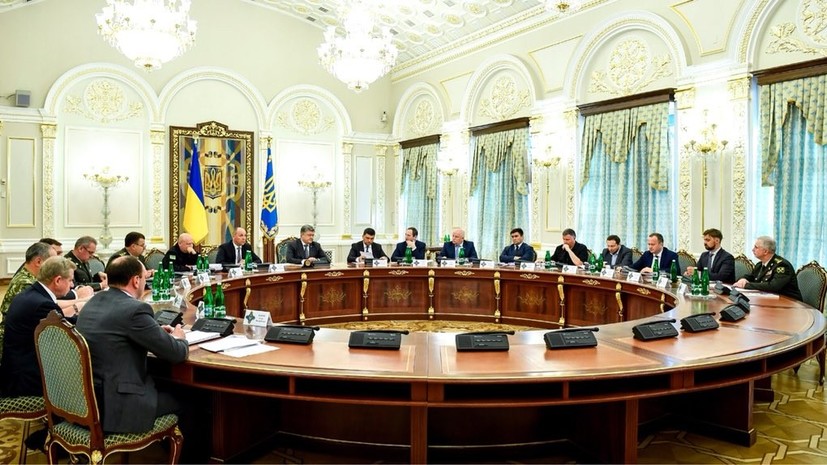 «Хотят быть в списке ястребов»: зачем Украина ввела новые санкции против России