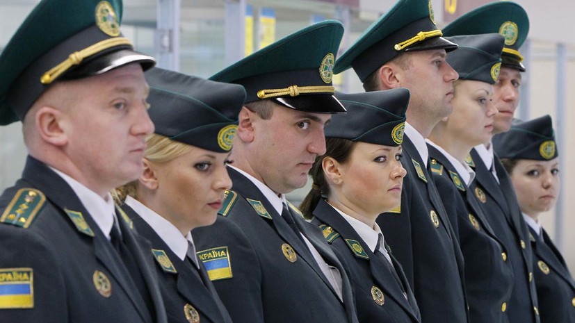 Пограничники не пропустили на Украину двух россиян с георгиевскими лентами