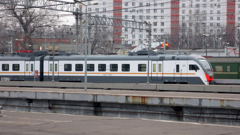 СК: в Московской области на крыше электрички обнаружено тело подростка