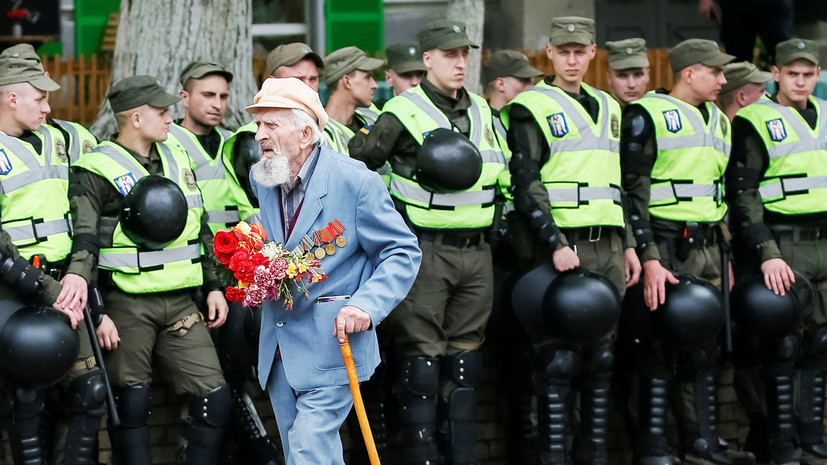 В Киеве заявили о вытеснении памяти о ветеранах ВОВ «новыми героями»