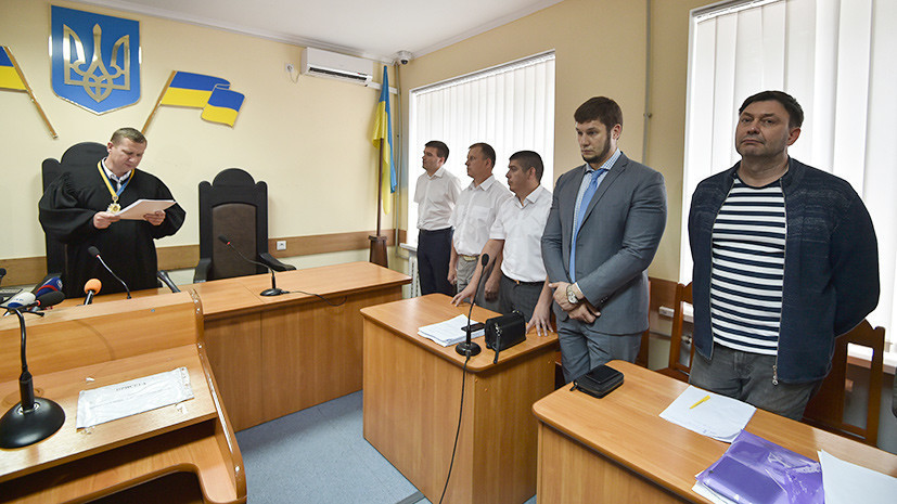Экс-премьер Украины Азаров о возможном обмене Вышинского