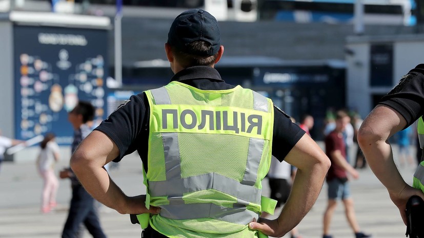 В Киеве толпа разгромила рынок, где избили пенсионера В Киеве толпа разгромила рынок, где избили пенсионера