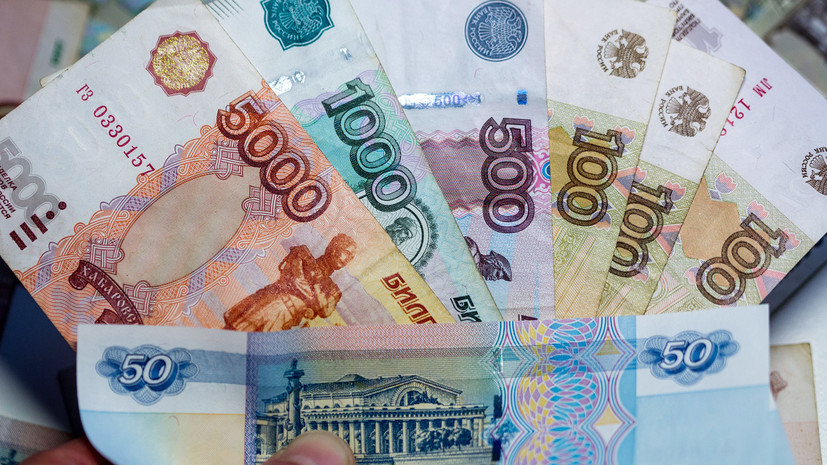 Рубль растёт к доллару