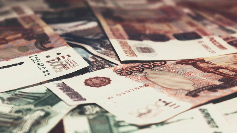 Рубль растёт к доллару