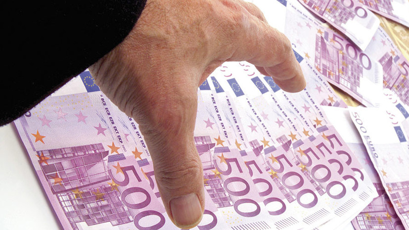 Пересчитали и потеряли: СК обнаружил пропажу €3 млн, изъятых из квартиры бывшего полицейского Захарченко