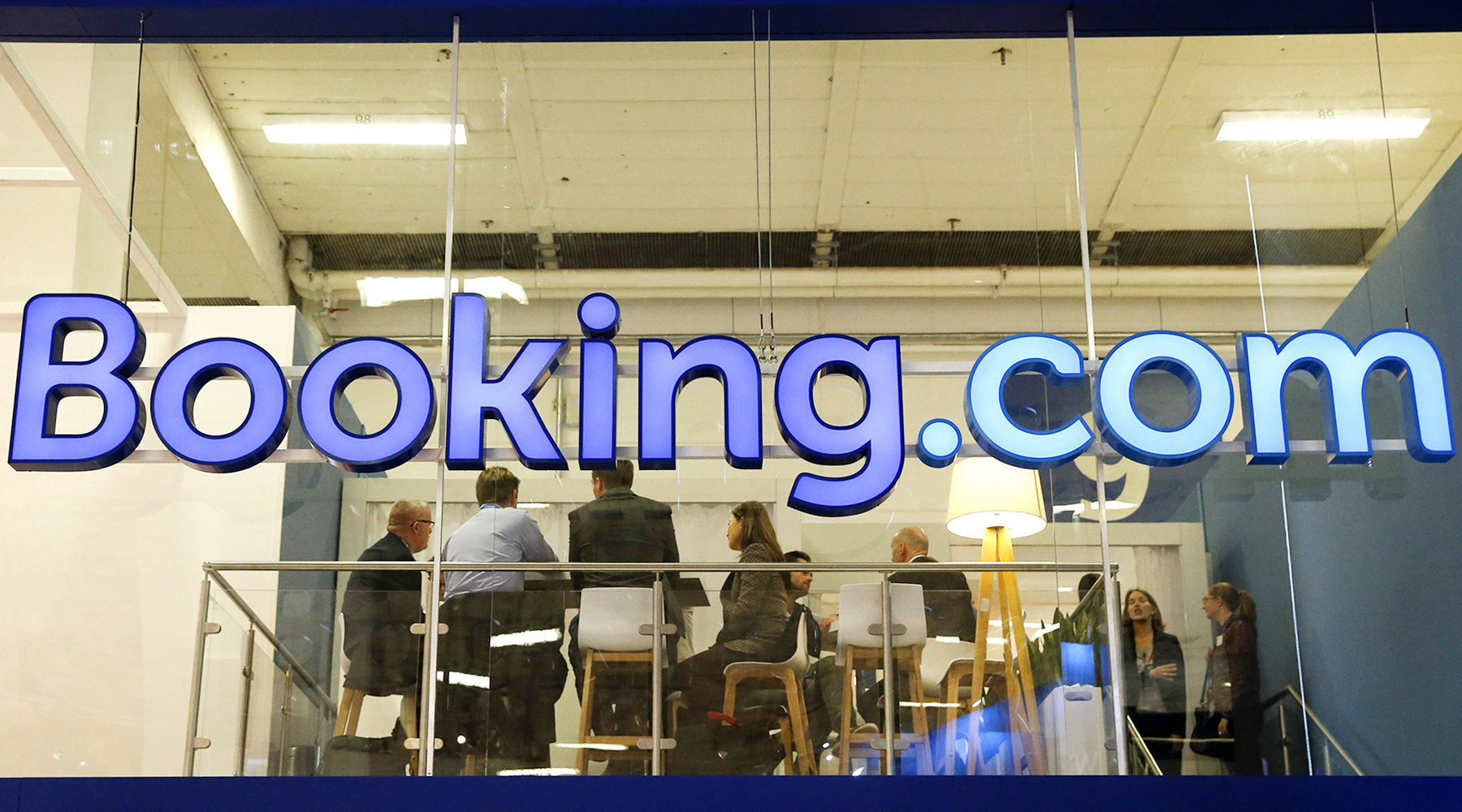 Минкультуры и Ростуризм выступили против запрета Booking.com в России