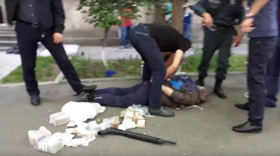 Напавшим на банк в Ереване оказался полковник полиции