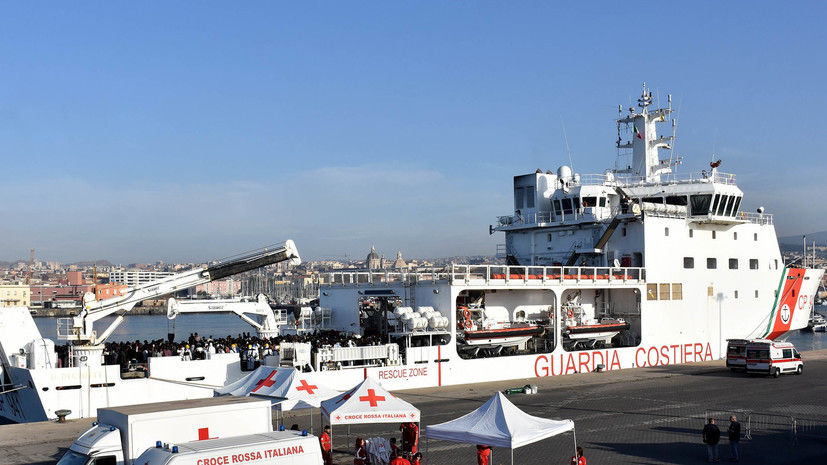 Италия закрыла порты ещё для двух судов с мигрантами