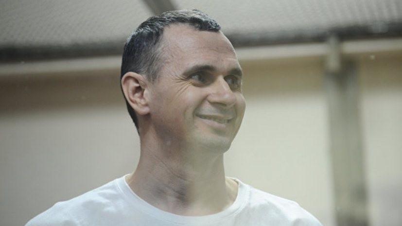 Песков заявил, что Сенцов сам должен инициировать решение вопроса о помиловании