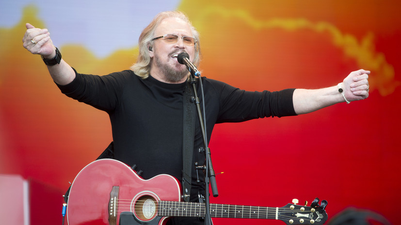 В Лондоне прошла церемония посвящения лидера Bee Gees в рыцари