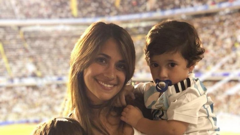 Жена Месси прилетела с детьми в Казань на матч Франция — Аргентина