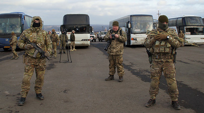 Украинские военнослужащие во время обмена пленными между ЛДНР и Киевом 
