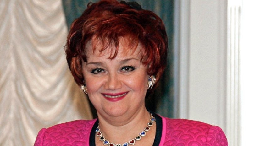 Медведев поздравил Тамару Синявскую с юбилеем