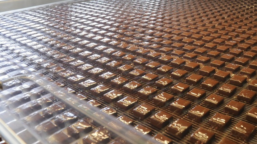 В Петербурге представят копию «Прогулки» Шагала, составленную из трёх тысяч шоколадных конфет