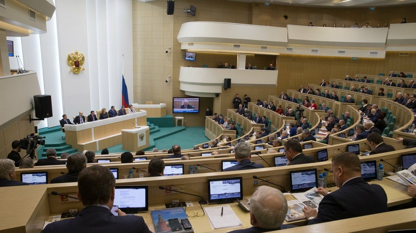 В Совфеде назвали голословными обвинения главы МВБ США в адрес России