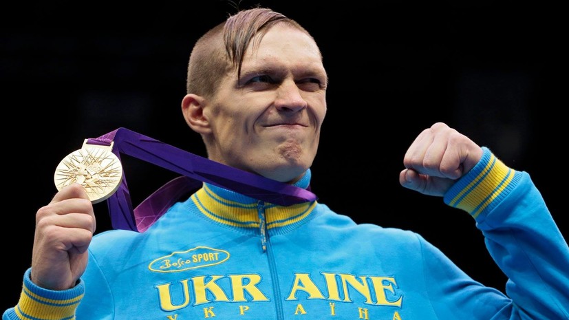 Украинец Усик расстался с тренером перед финалом WBSS с Гассиевым