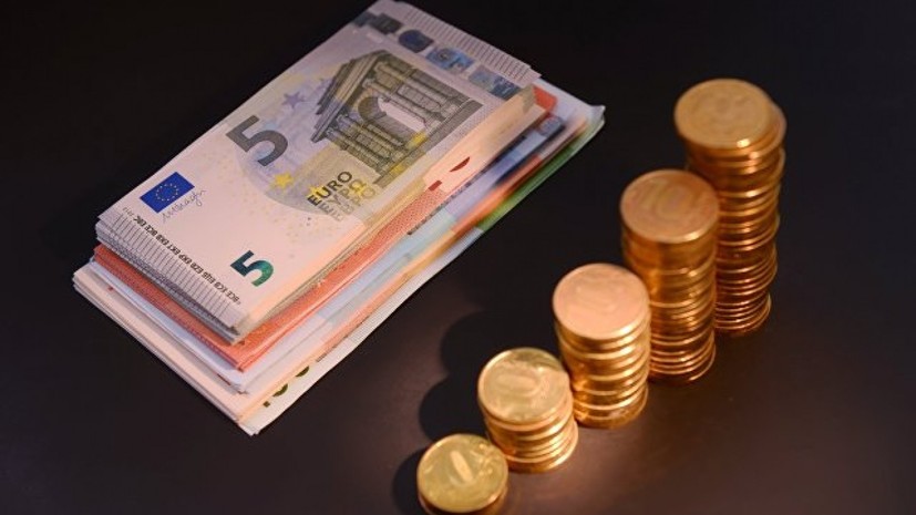 Курсы доллара и евро выросли почти на рубль вечером 24 июля