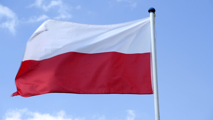В сенате Польши сообщили, что руководство страны продолжит работу над изменением Конституции