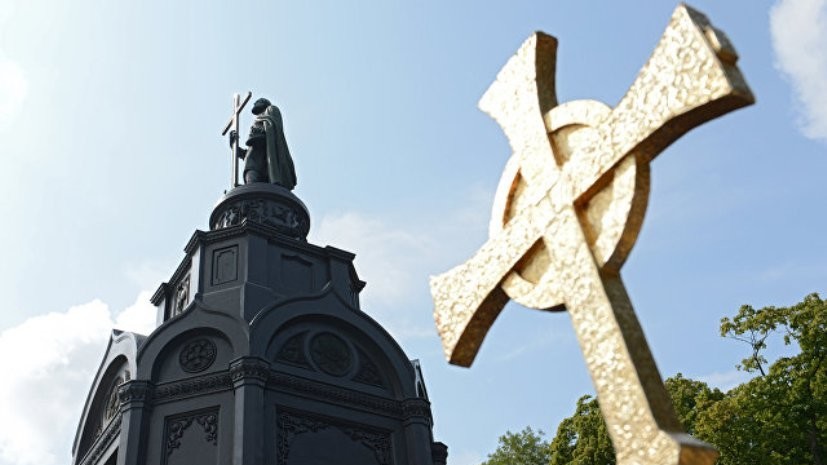 В Киеве тысячи человек собрались на празднование дня Крещения Руси
