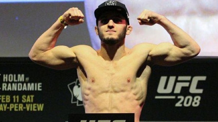 Махачев победил Джонсона на турнире UFC в Канаде