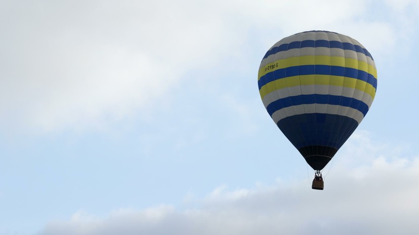 In Ukraine five people by a balloon got stuck in trees