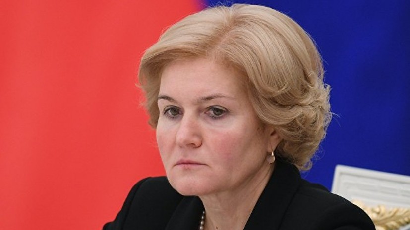 Голодец оказала помощь студентке из США, упавшей в обморок на открытии форума FISU
