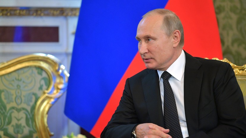 Путин заявил о необходимости возрождать программу сохранения национальных языков народов России