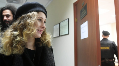 В ФССП заявили об ограничении выезда участницы Pussy Riot за пределы России