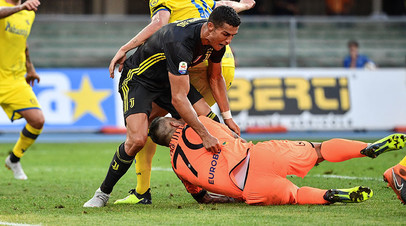 Роналду случайно ударил вратаря «Кьево» Стефано Соррентино коленом в лицо