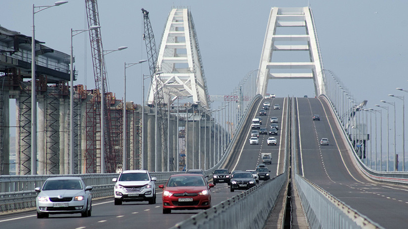«Символ величия России»: летний трафик по Крымскому мосту превысил годовые показатели паромной переправы
