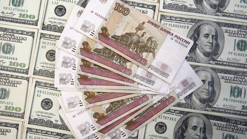 Курс доллара превысил 70 рублей впервые с марта 2016 года