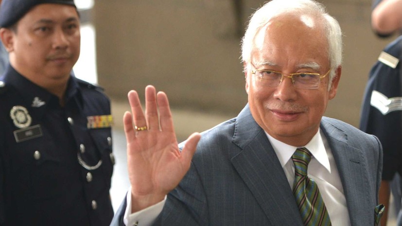 Экс-премьера Малайзии задержали из-за подозрений в растрате