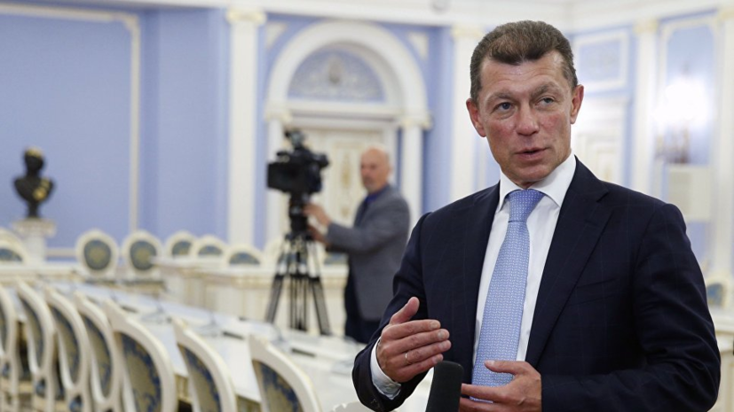 Топилин заявил о необходимости сокращения разницы в зарплатах мужчин и женщин