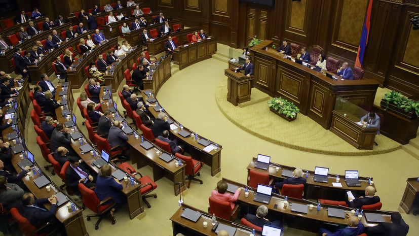 Парламент Армении принял законопроект, позволяющий заблокировать его роспуск