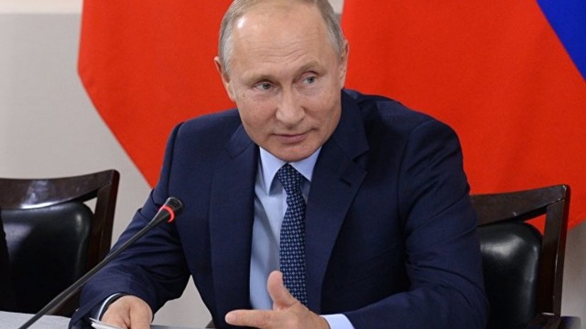 Путин поручил продлить мораторий на проверки для части малых компаний