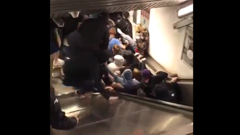 Не менее восьми фанатов ЦСКА пострадали при инциденте в метро Рима