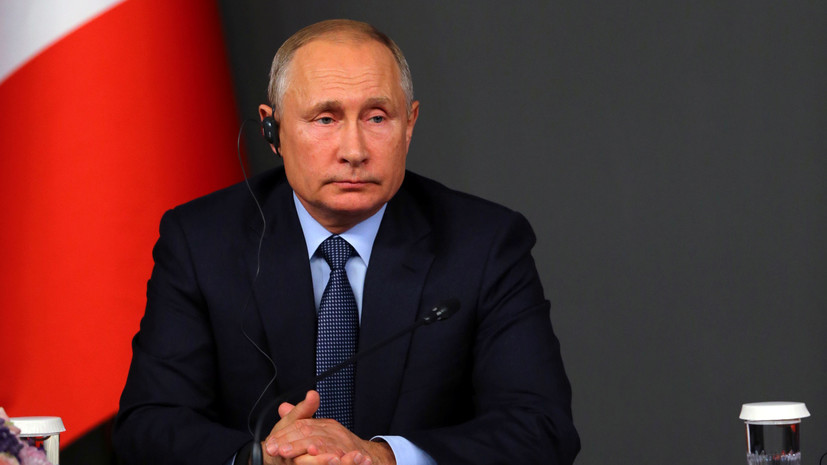Путин рассказал о 50 сбитых у Хмеймима беспилотниках